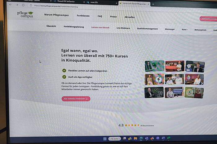 Digitale Ausbildung zur Pflegefachkraft in Mosbach Loginscreen des digitalen Pflegecampus auf einem Laptop