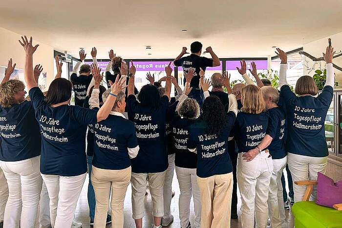 Tagespflege Haßmersheim Team der Tagespflege Haßmersheim in den Jubiläums-T-Shirts