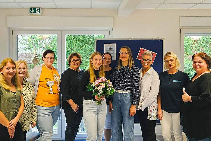 Erfolgreich abgeschlossene Pflegeausbildung Gruppenbild Ende der Ausbildung