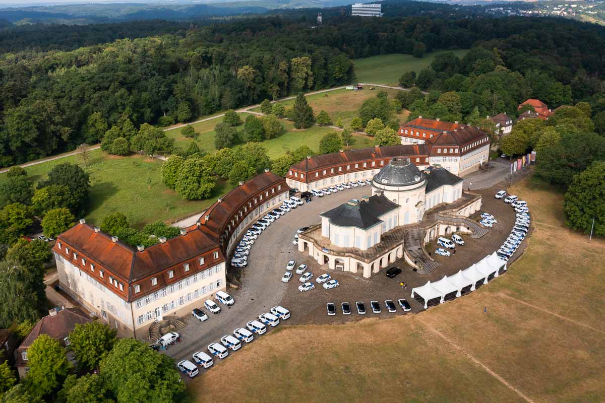 Luftaufnahme von Schloss Solitude bei Stuttgart mit den 98 neuen VRmobilen Luftaufnahme von Schloss Solitude bei Stuttgart mit den 98 neuen VRmobilen